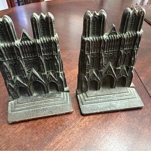Vintage VERONA Cast Iron Copper Tone Notre Dame Cathedral Gothic Bookends Set